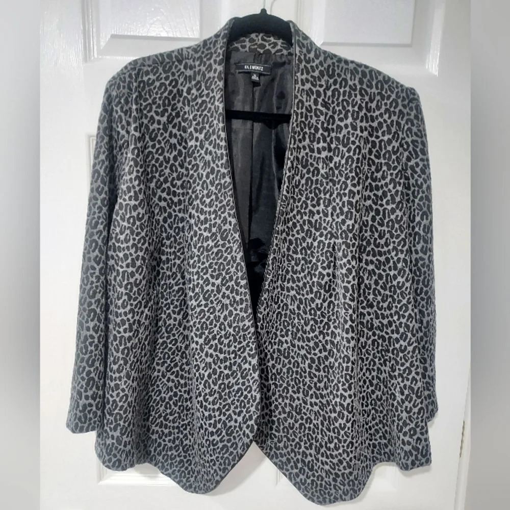 Elementz Gray and Black Leopard Print Open Front Long Sleeve Blazer in Size XL